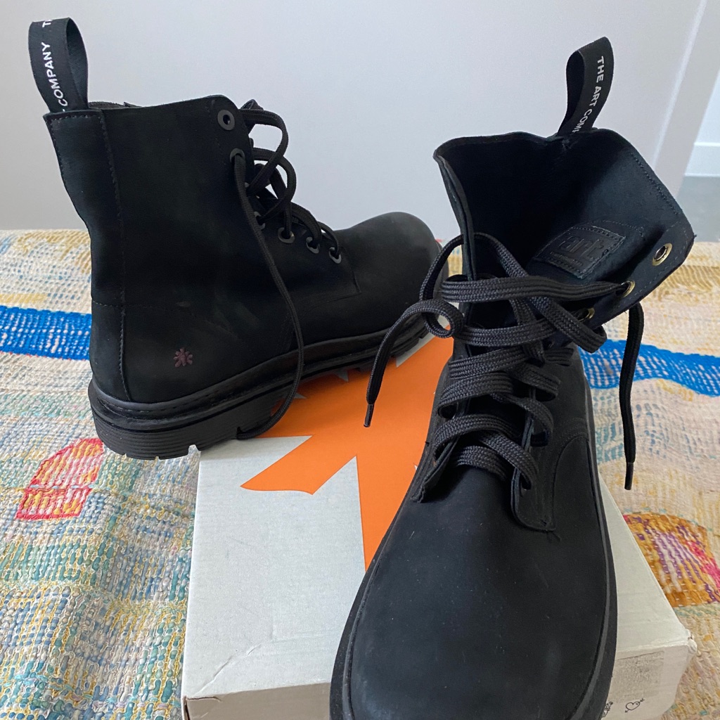 Art - New Women's Black Lace Up Boots 42